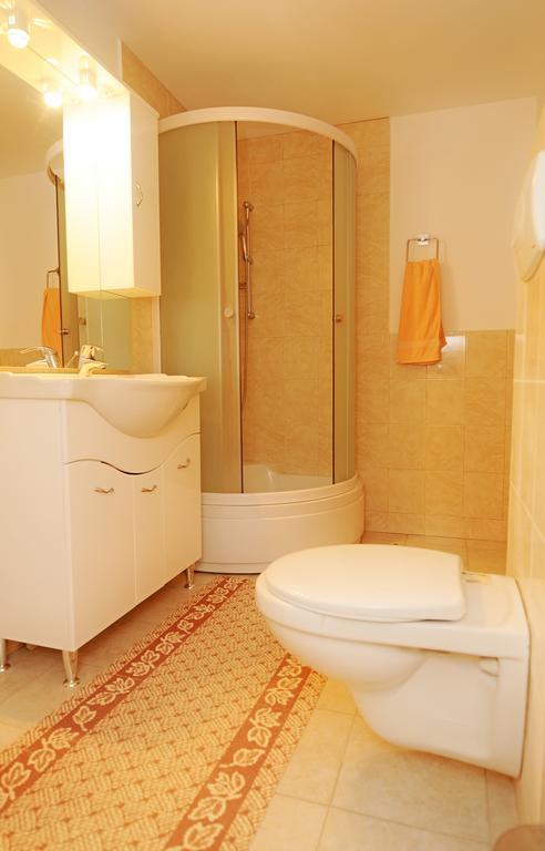 Route 66 Hotel Hateg Phòng bức ảnh